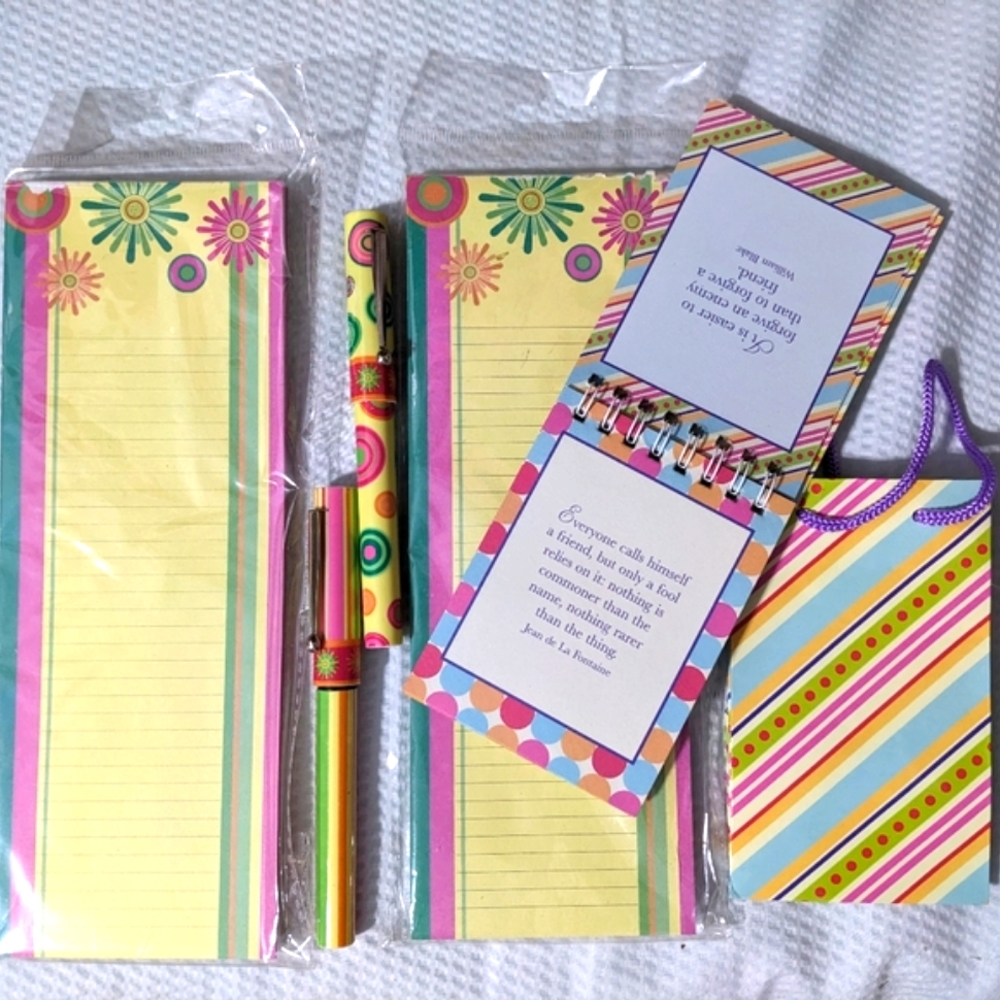 💛 Friends Forever Desk Quote Book Notepads Pens & Giftbag 6 Pc SET